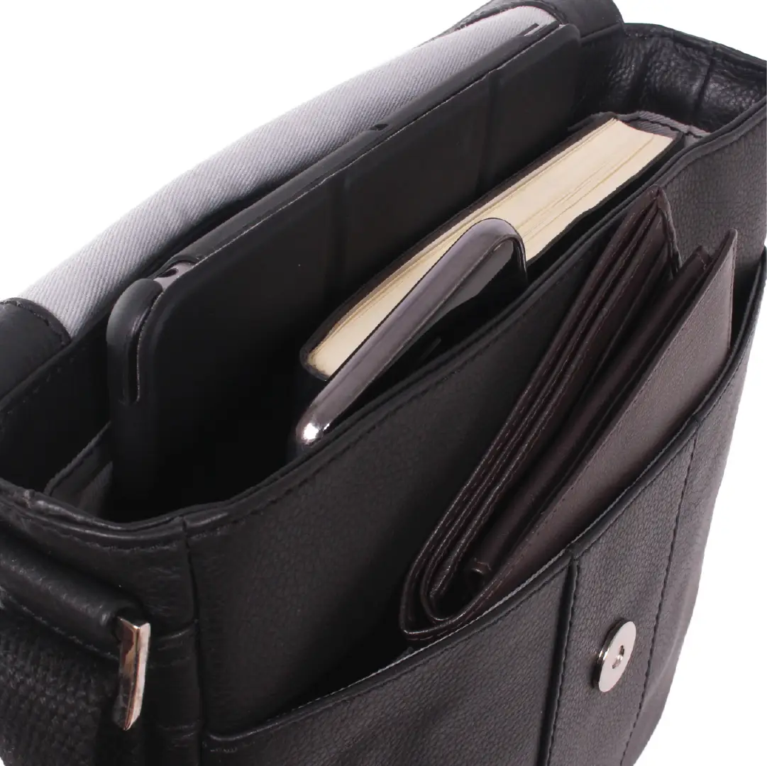 Gino Ferrari Marlow Leather Messenger Bag in black