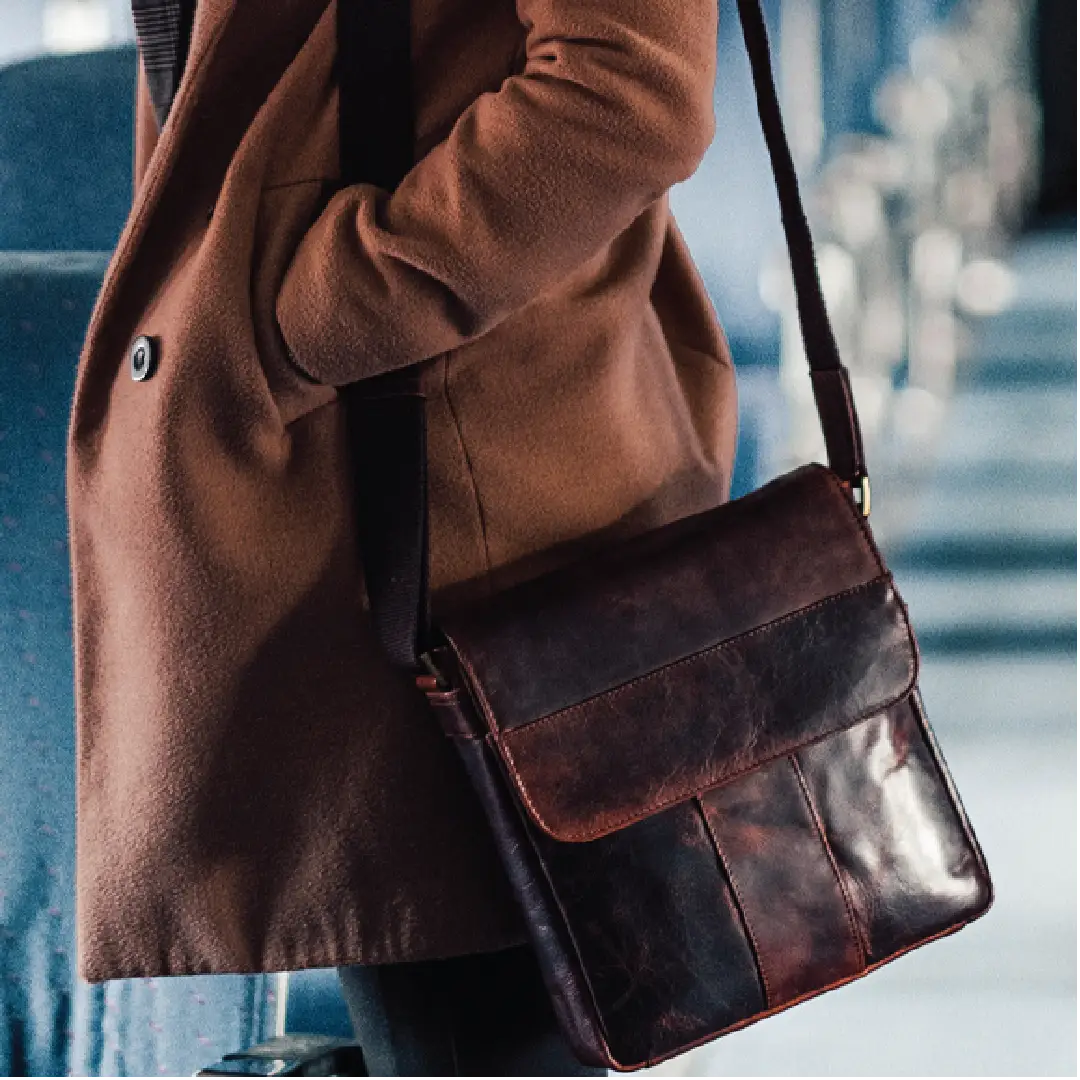 Gino Ferrari Marlow Leather Messenger Bag in tan