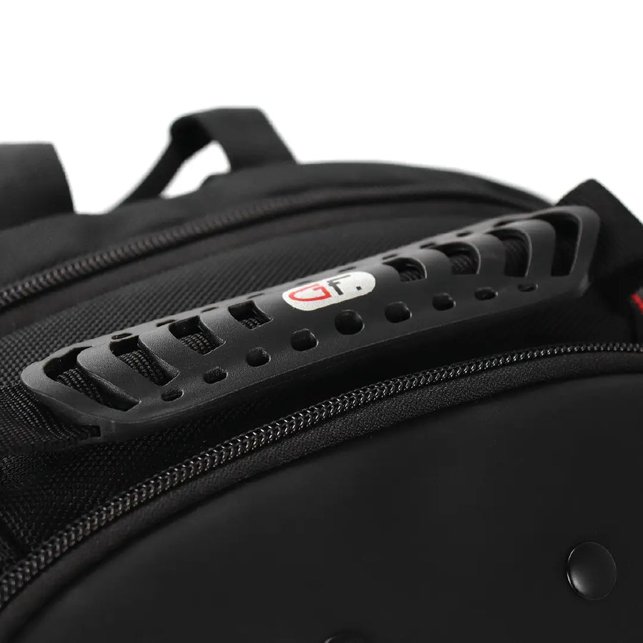 EASY GRAB-AND-GO CARRYING