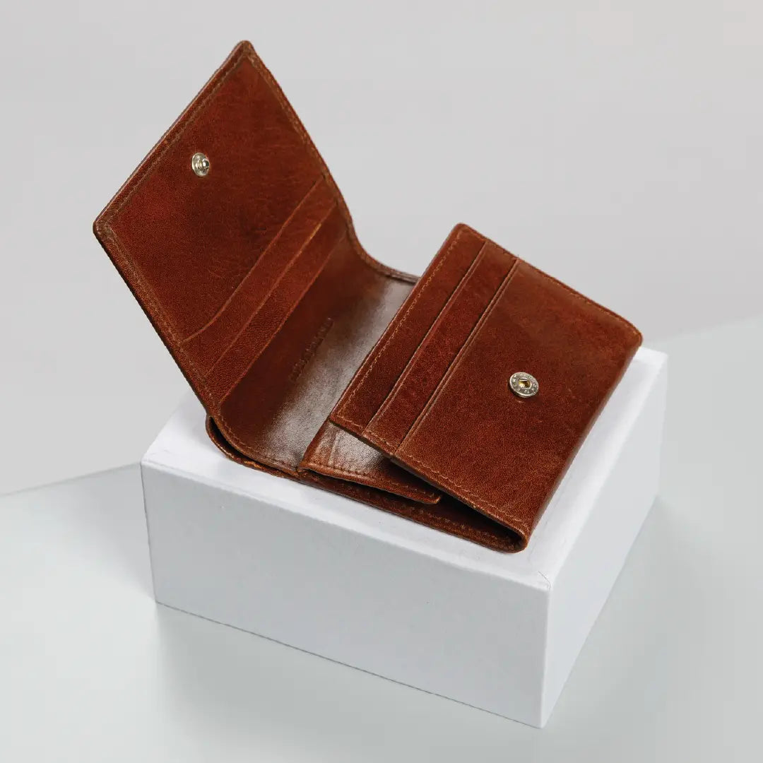 Etrusco Tan Leather Coin Wallet